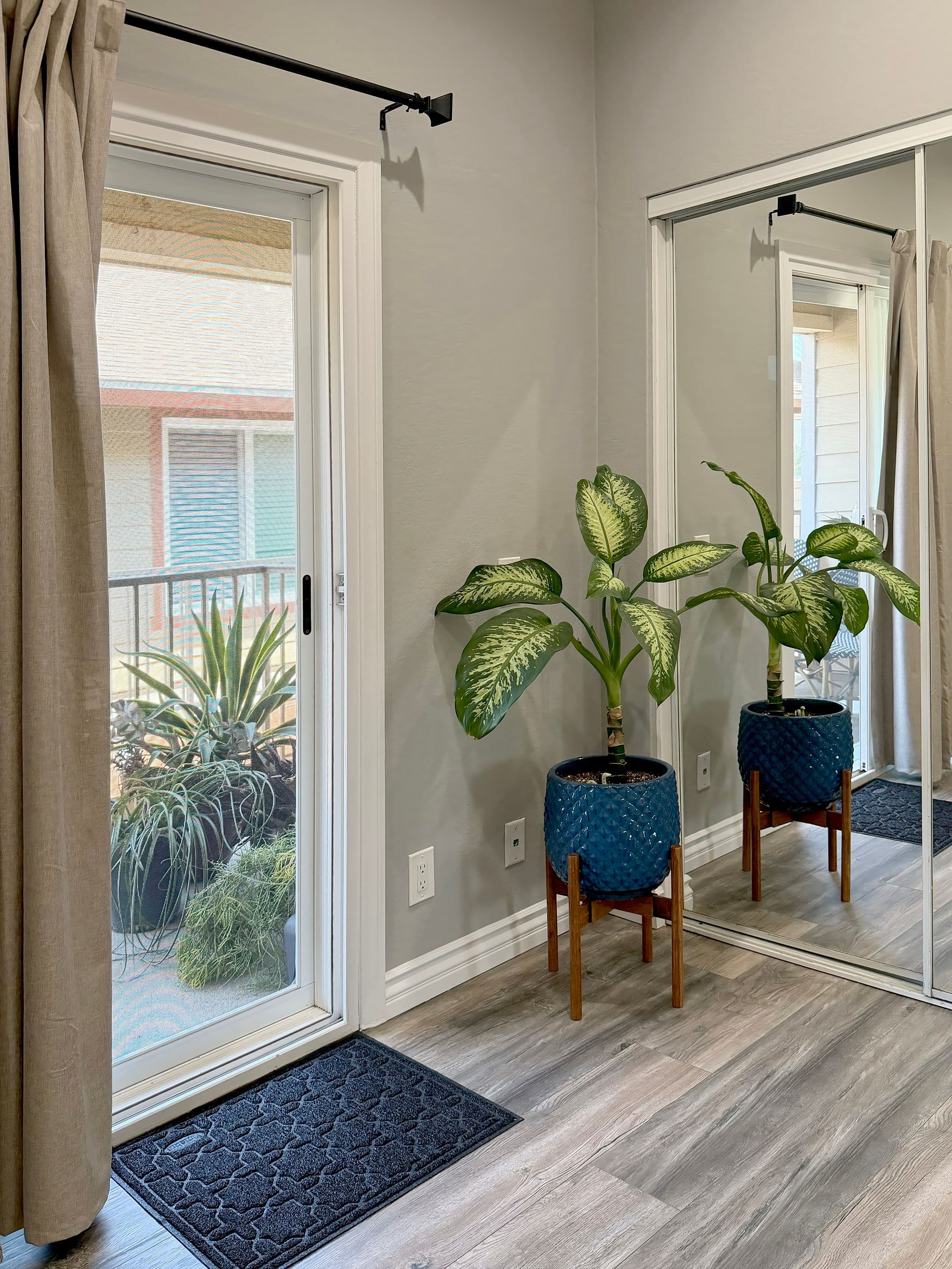 Second bedroom to the balcony