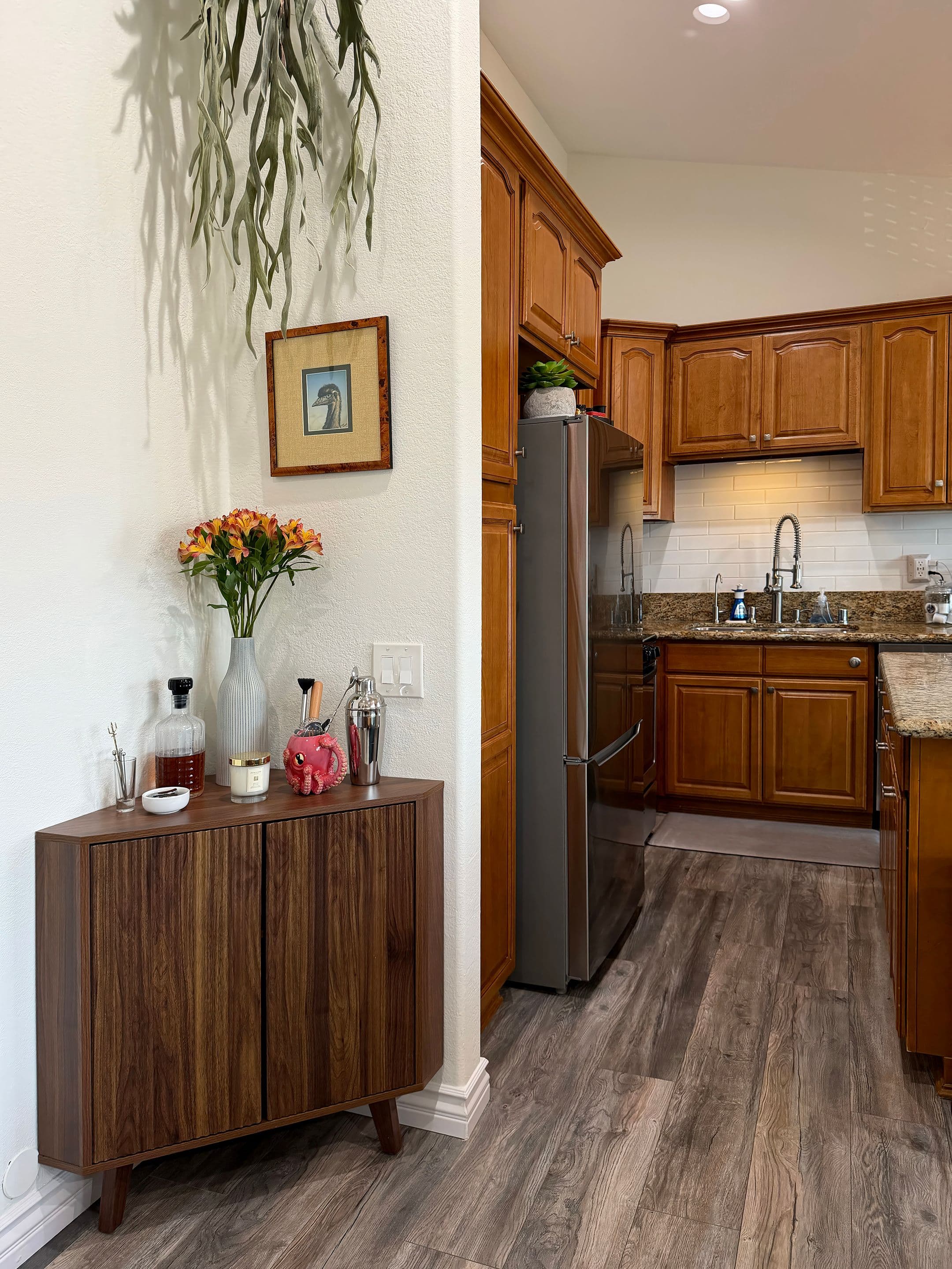 Breakfast bar into the kitchen